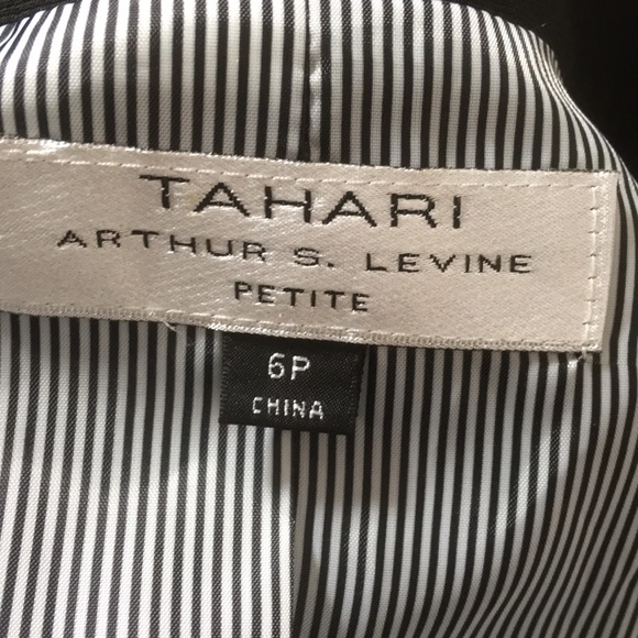 SOLD 🔥Tahari Arthur Levine Black Blazer Size 6P - Picture 4 of 4